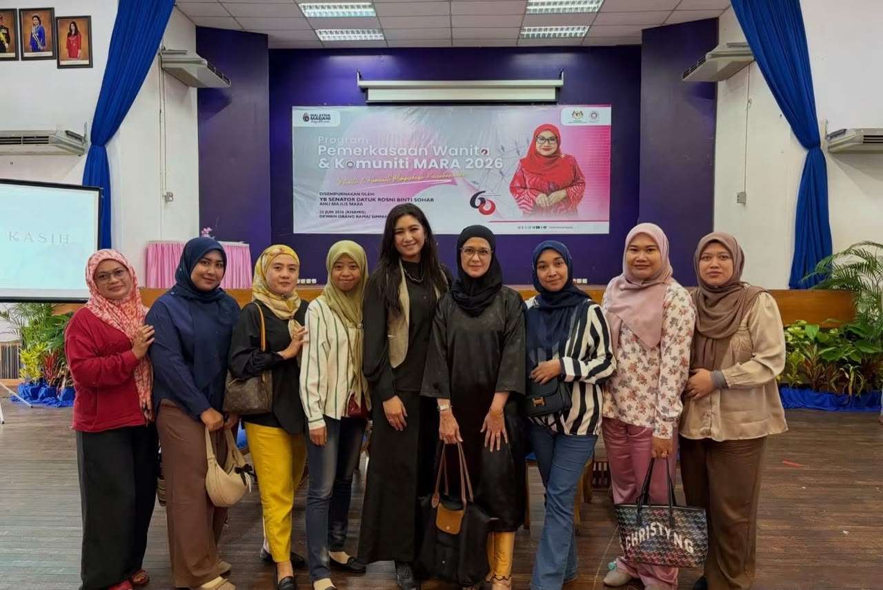 Dr. Irma with participants at the MARA programme